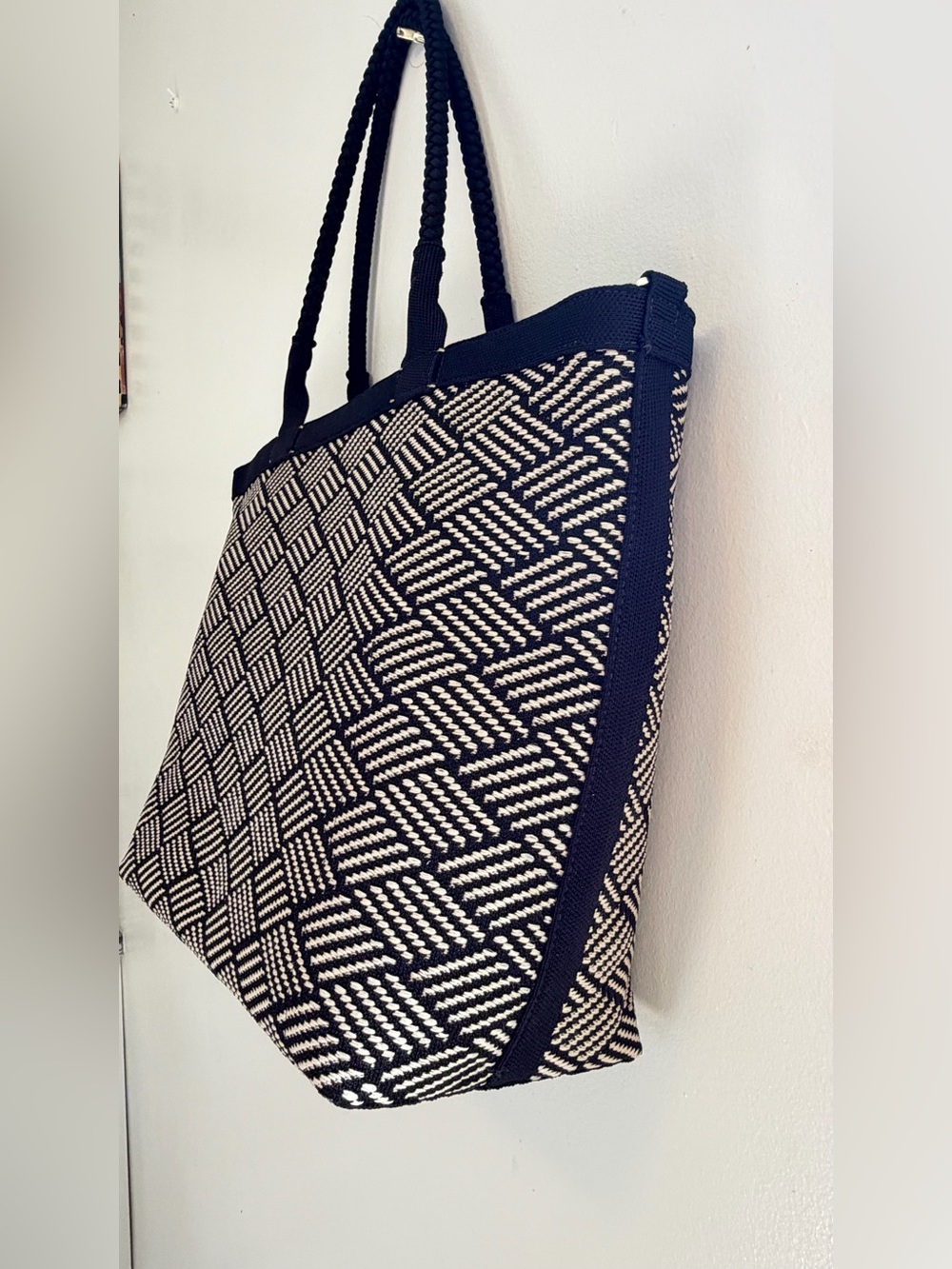 Rothy’s The Essential Tote Black Ivory Chevron Knit Magnetic Zip Large Bag - Picture 2 of 15